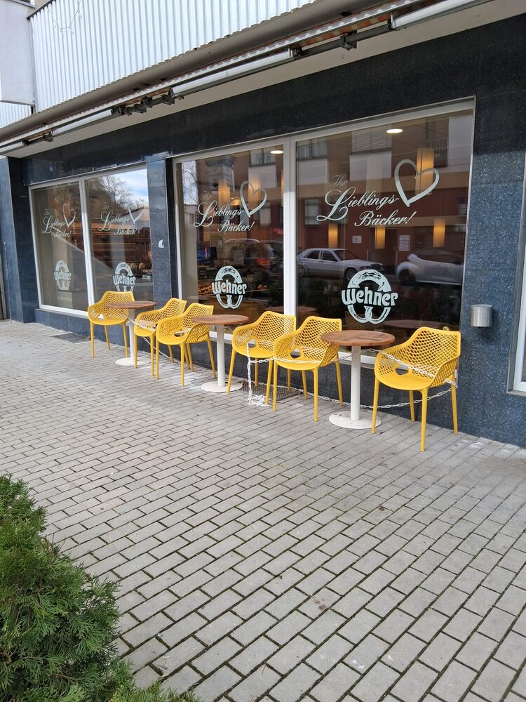 Filiale mit Außenbestuhlung